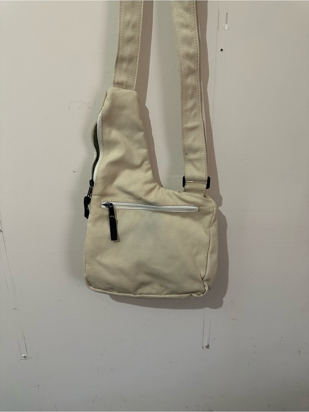 Kavu Multiple Compartment Durable Beige Canvas Sling Crossbody - Picture 4 of 4
